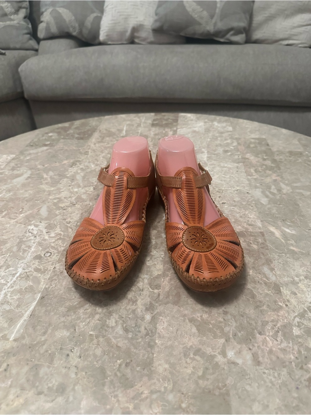 PIKOLINOS
P. VALLARTA
Women's semi-open shoes with hook-and-loop closure